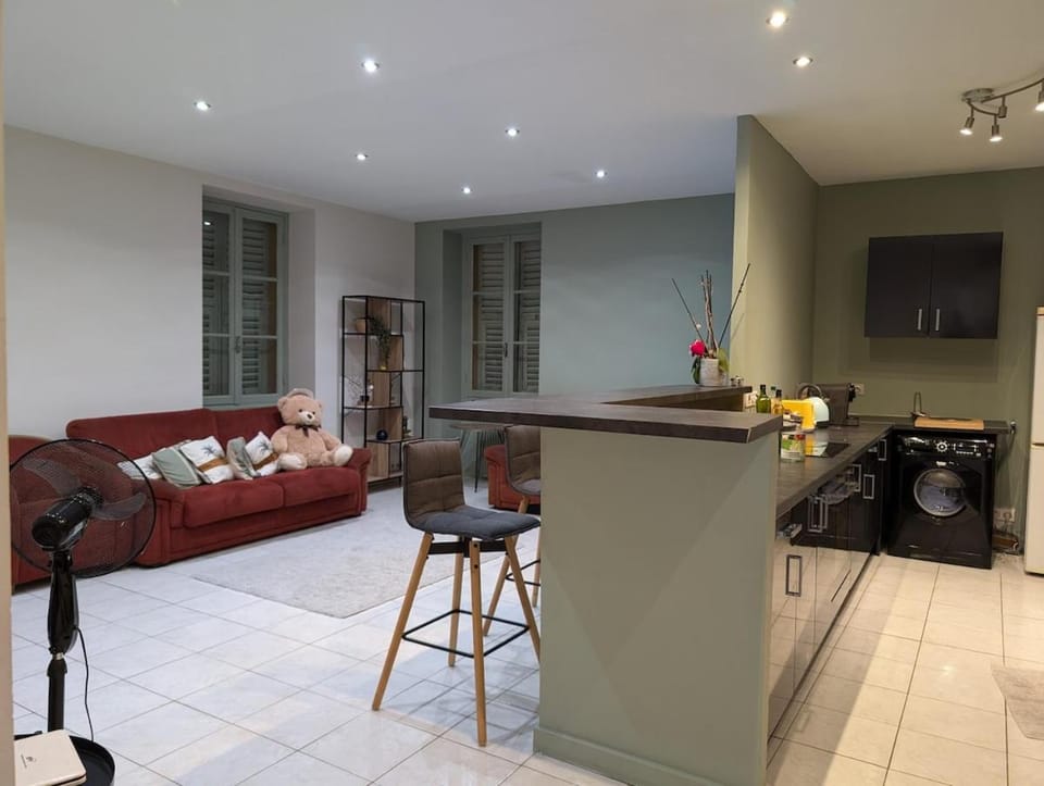 Chambre privée dans une résidence familiale Apartment in Nice