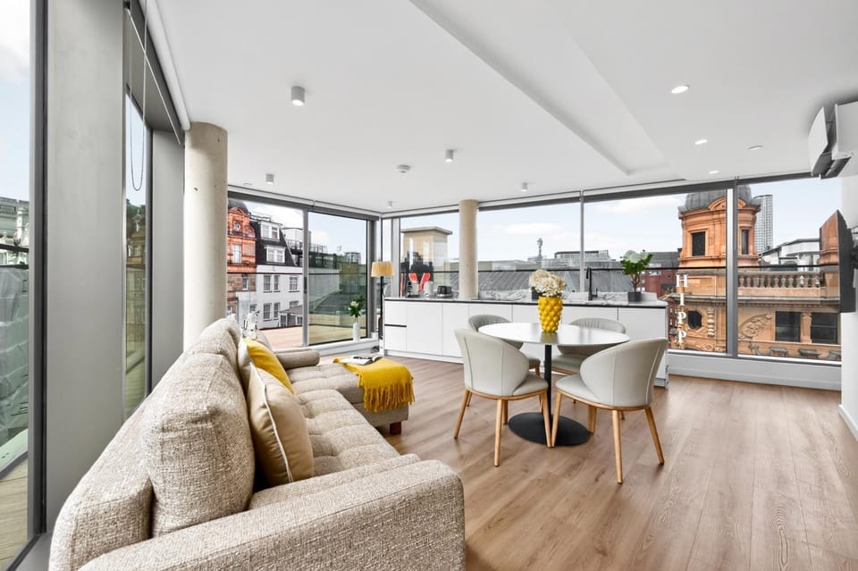 Seating area, Dining area