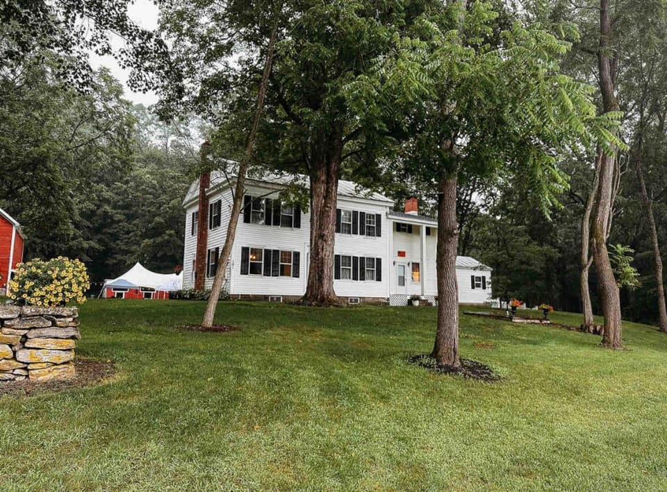 Historic LaMothe Landing & FarmhouseSPACTrack Farm Stay in Saratoga Springs