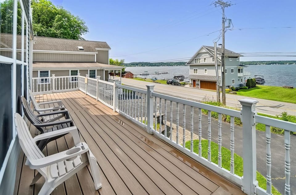 Saratoga Lakeside Lookout9 BedsEV ChargerViews House in Saratoga Lake