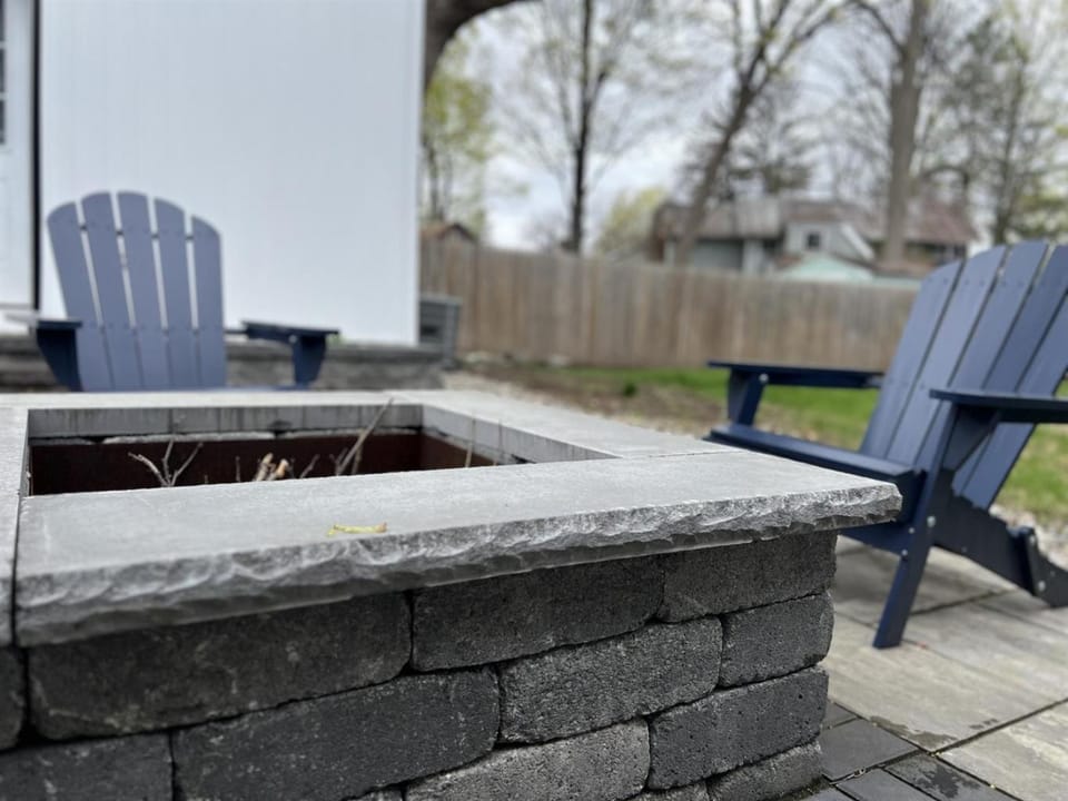 Walk to Track & Broadway King Suite Outdoor Dining & Fire Pit House in Saratoga Springs