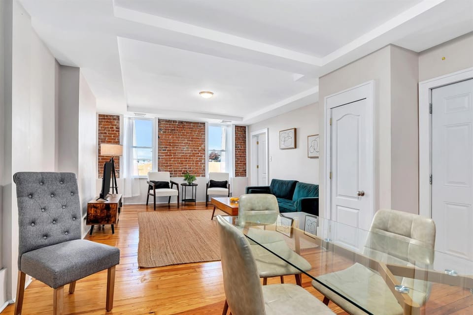 Uncle Sam's Hideaway Nearby Colleges & HospitalPersonal WorkspacePet Friendly Apartment in Troy