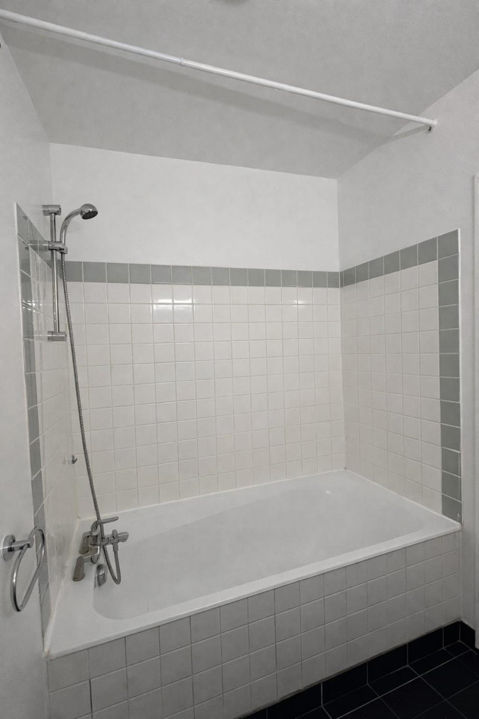 Quiet & Secure La Défense Paris 10 minutes Apartment in Puteaux