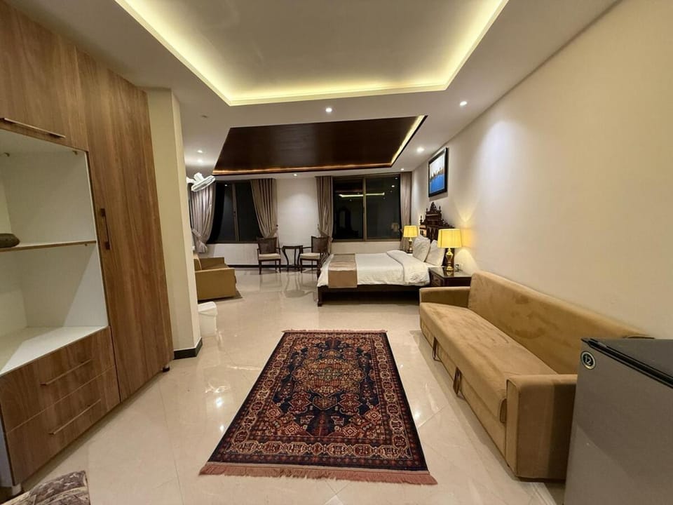Bed, TV and multimedia, Photo of the whole room, Bedroom, wardrobe