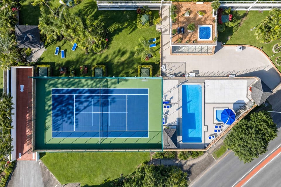 1BR with Study 3 Min to Beach Heated Pool Apartment in Surfers Paradise Boulevard