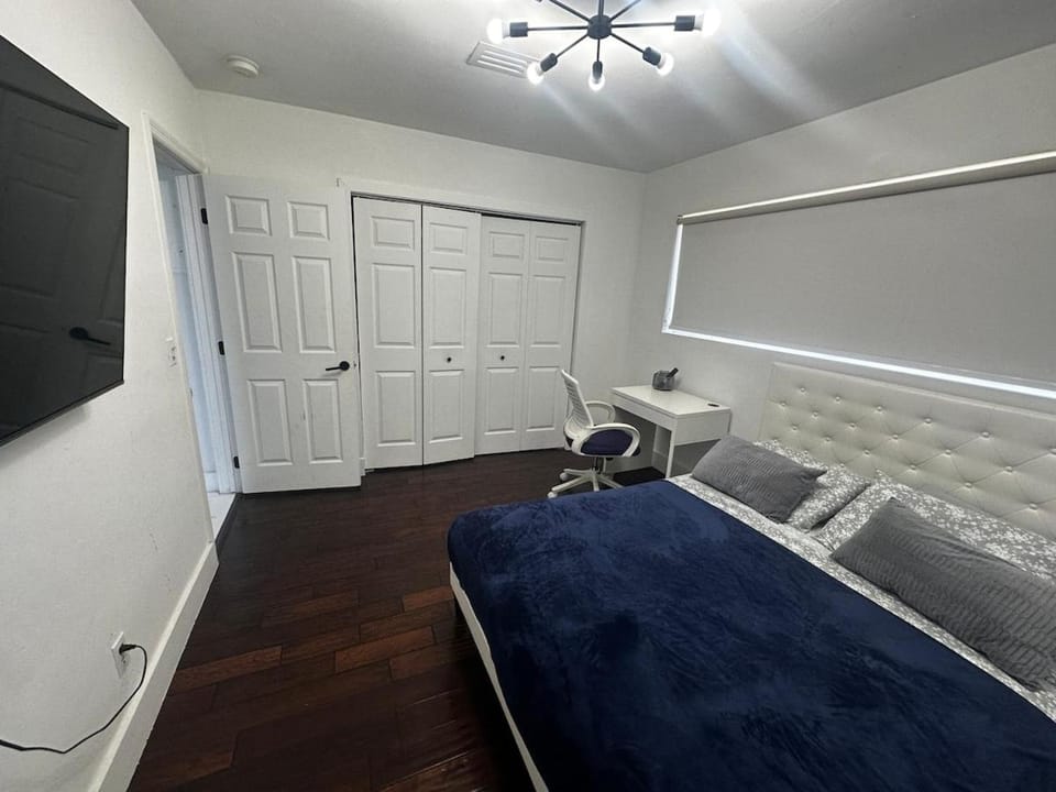 Gated Pool home near a worship house Aventura Mall House in Ojus