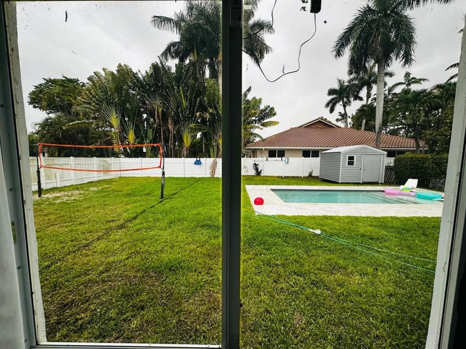 Gated Pool home near a worship house Aventura Mall House in Ojus