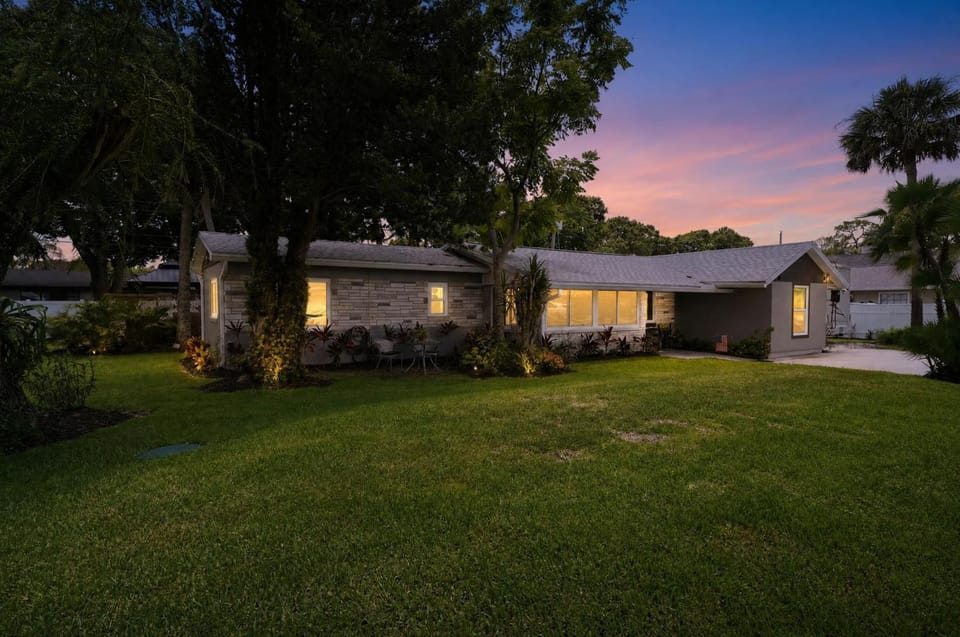 Family Basecamp • Vero Beach House in Indian River