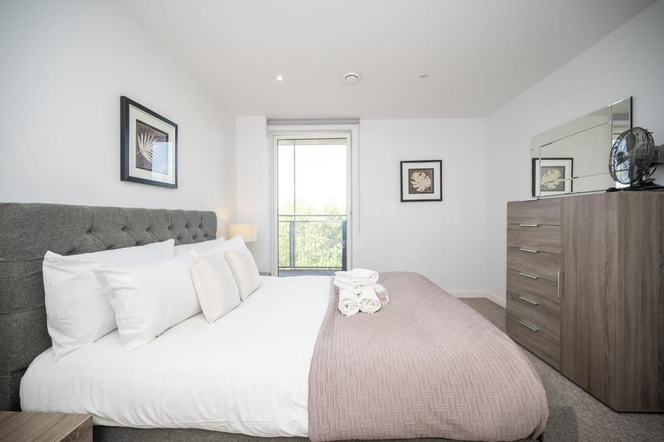 Bed, TV and multimedia, Other, Photo of the whole room, Bedroom