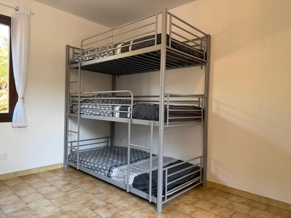 Bed, Photo of the whole room, Bedroom, bunk bed
