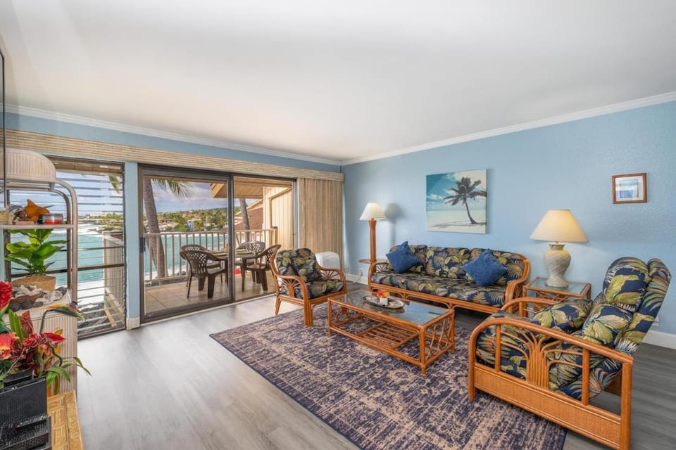 Sea Village 3312 Oceanfront condo in Kailua-Kona, with stunning views! House in Holualoa