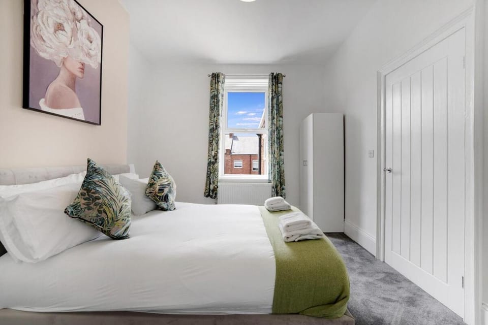 4BR South Shields Stay Sleeps 8 by Stay With Us House in South Shields