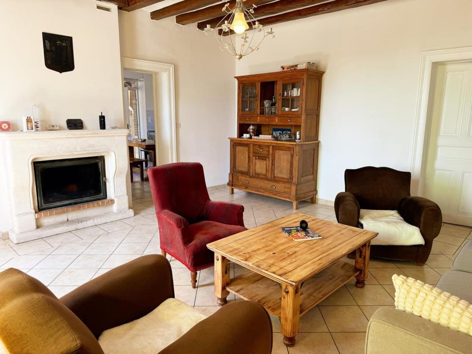 Gîte avec piscine et parking - 10 pers. - FR-1-381-676 House in Centre-Val de Loire