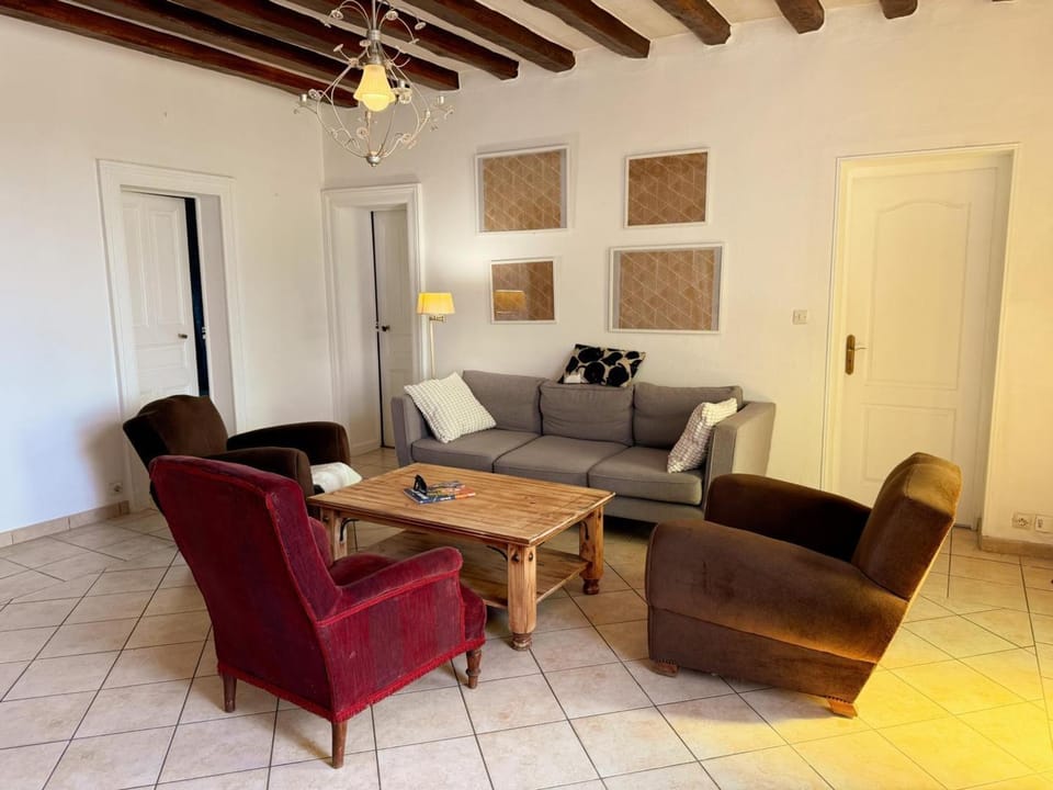 Gîte avec piscine et parking - 10 pers. - FR-1-381-676 House in Centre-Val de Loire