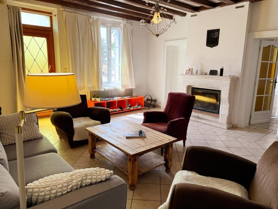 Gîte avec piscine et parking - 10 pers. - FR-1-381-676 House in Centre-Val de Loire