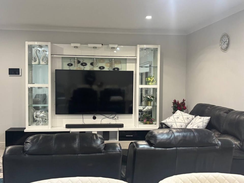 Communal lounge/ TV room, TV and multimedia, Living room