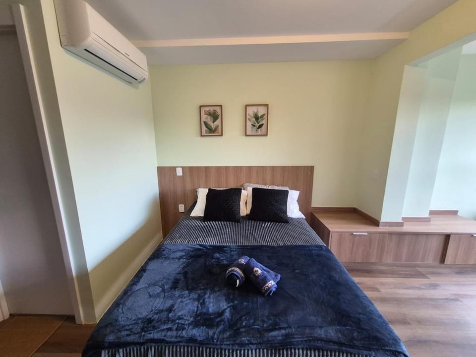 Bed, Photo of the whole room, air conditioner