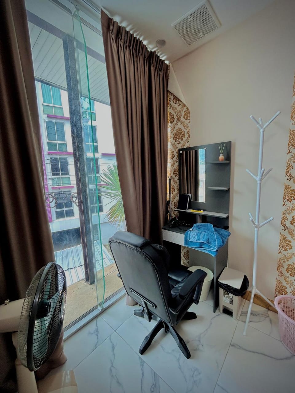 Private Budget Room for Backpackers Near MRT Si Kritha Apartment in Bangkok