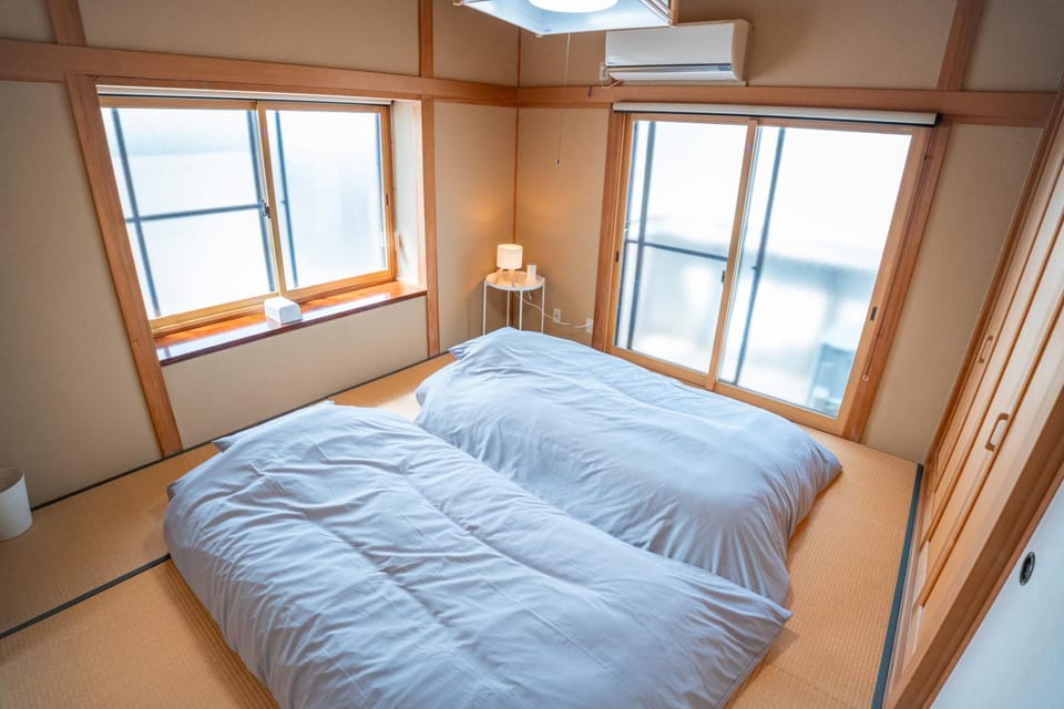 Photo of the whole room, Bedroom, air conditioner