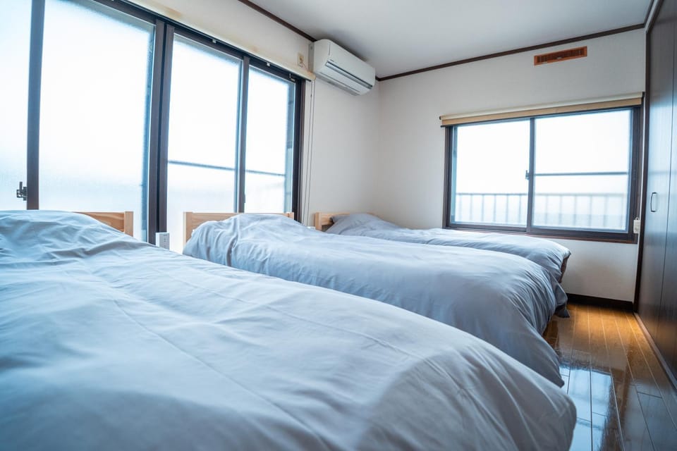 Bed, Photo of the whole room, Bedroom, air conditioner