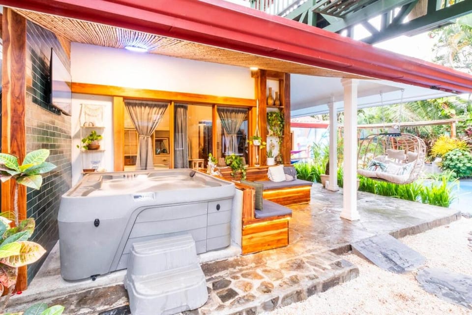 16Bed Compound Oasis DT Jaco Private Pool Hot-tub House in Jaco