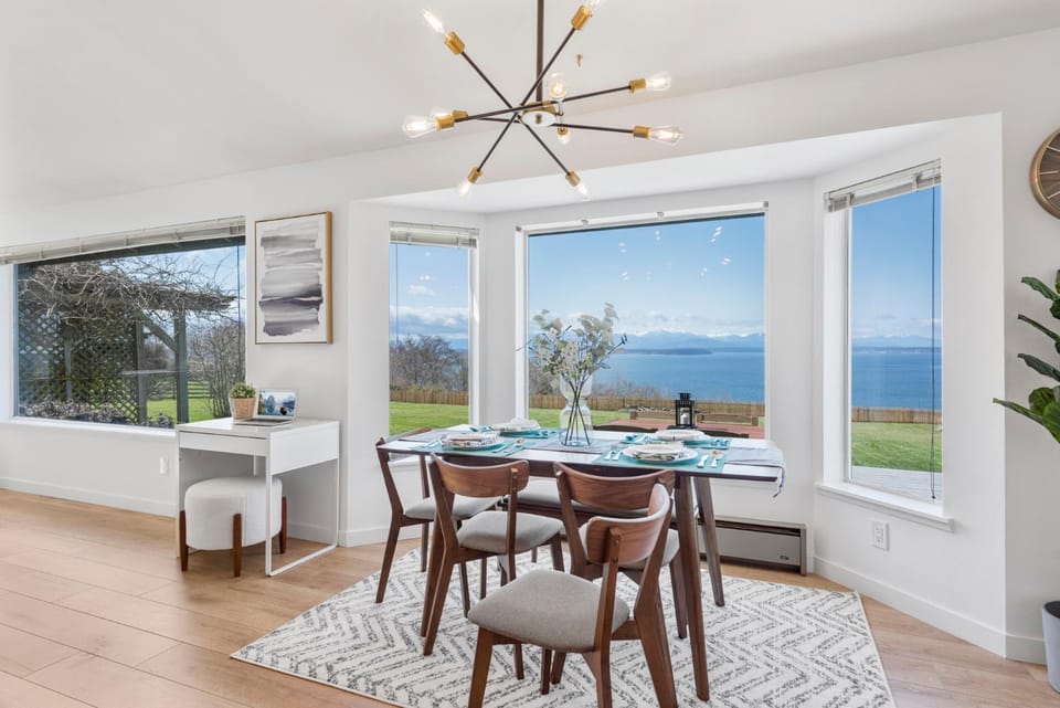 Perch - 2BR Waterfront Bluff | Sunset Views | Free Parking Apartment in Greenbank