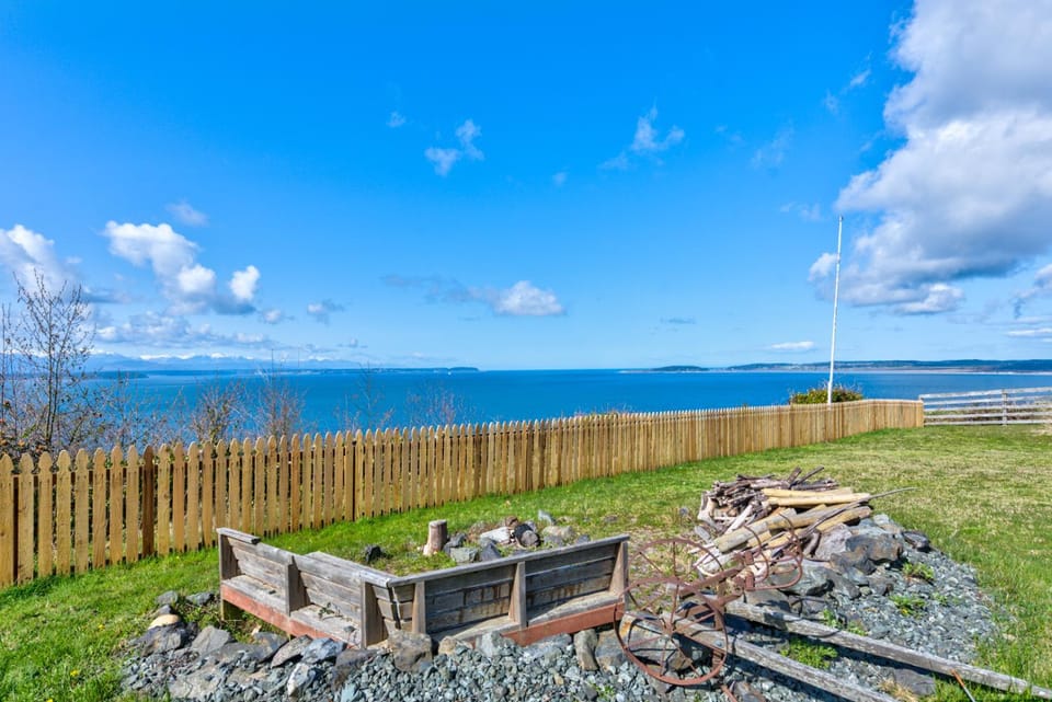 Perch - 2BR Waterfront Bluff | Sunset Views | Free Parking Apartment in Greenbank