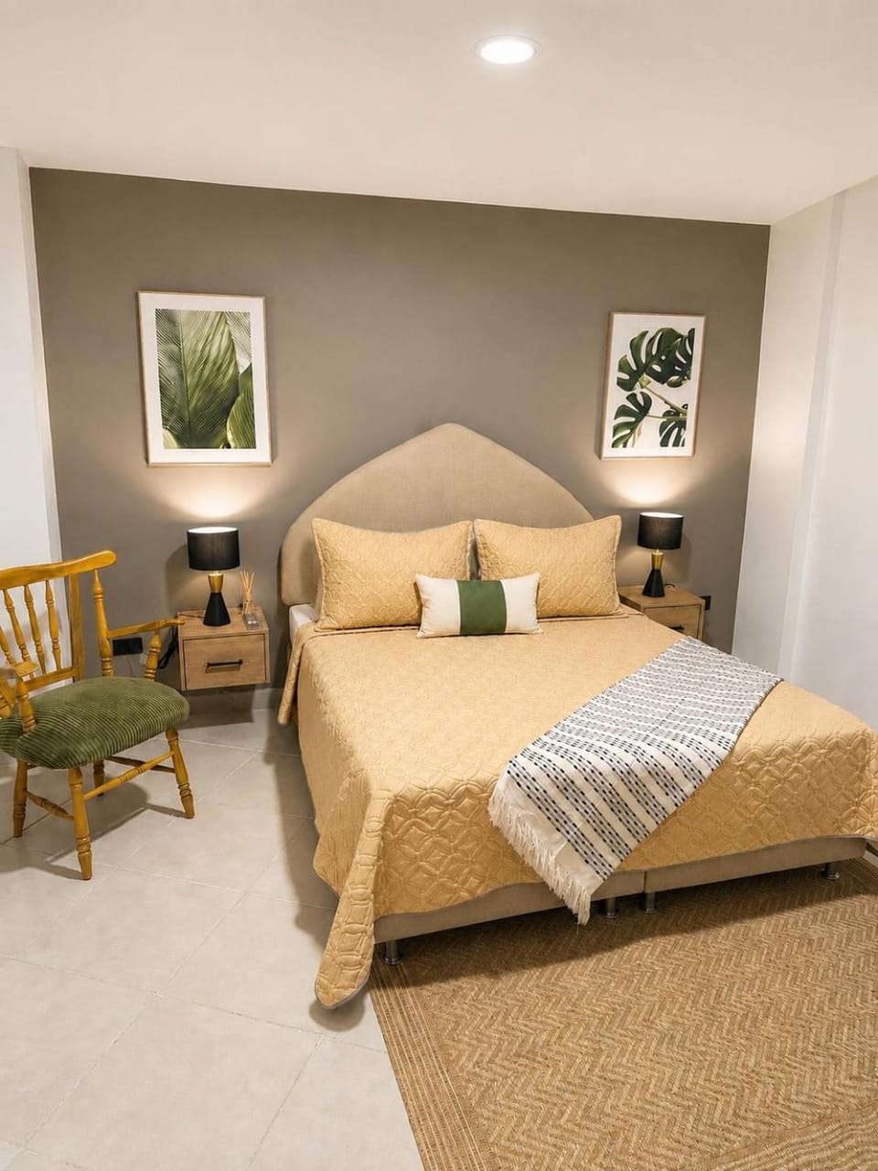 Photo of the whole room, Bedroom