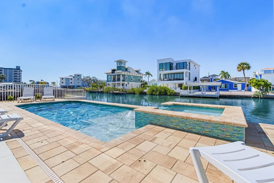 Fort Myers Beach Waterfront Estate with Pool House in Estero Island
