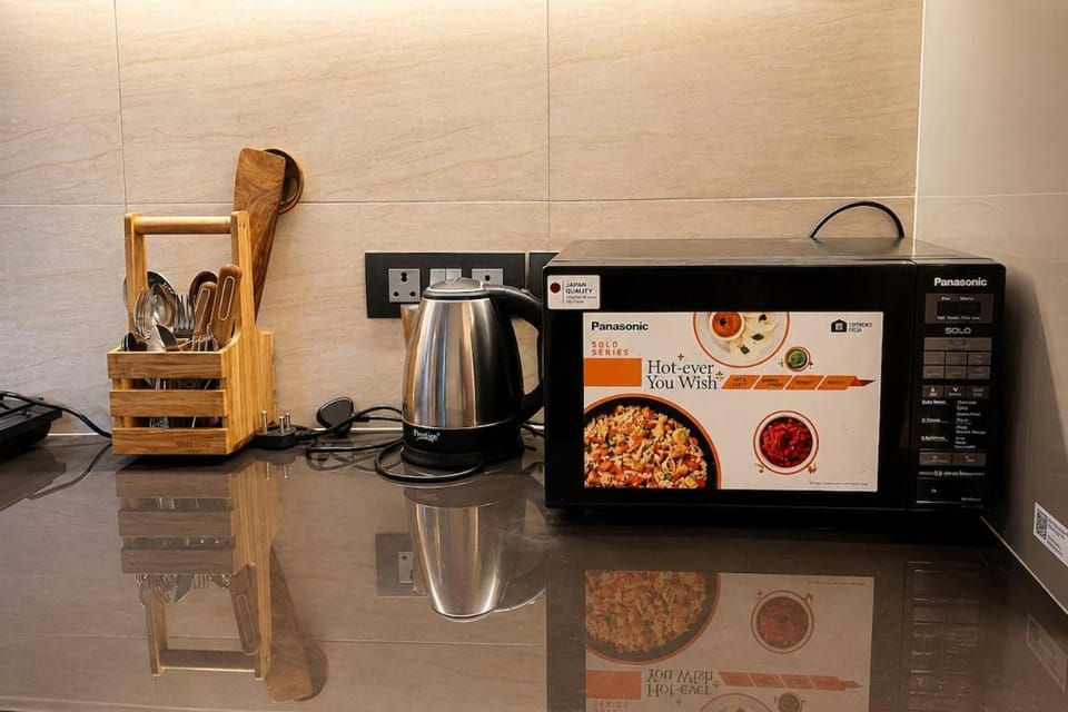 Couple-Friendly 1BHK, Near Doon Square, Dehradun Apartment in Dehradun