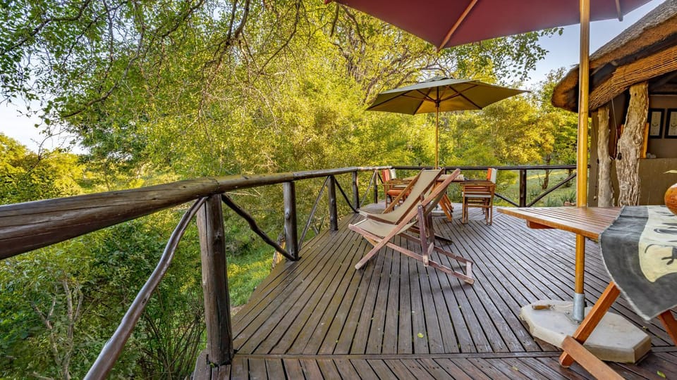 Patio, Balcony/Terrace, Lounge or bar, Dining area, Pool view, River view, Lunch