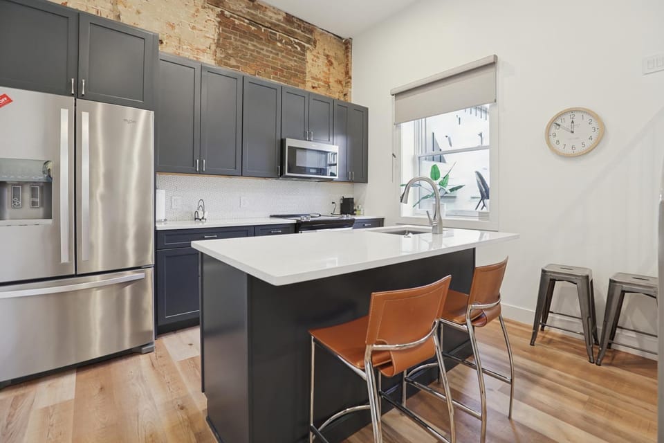 Stylish Downtown Unit with Historic Charm apts Apartment in Bloomington