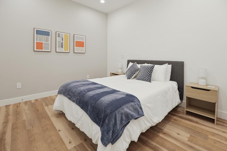 Stylish Downtown Unit with Historic Charm apts Apartment in Bloomington