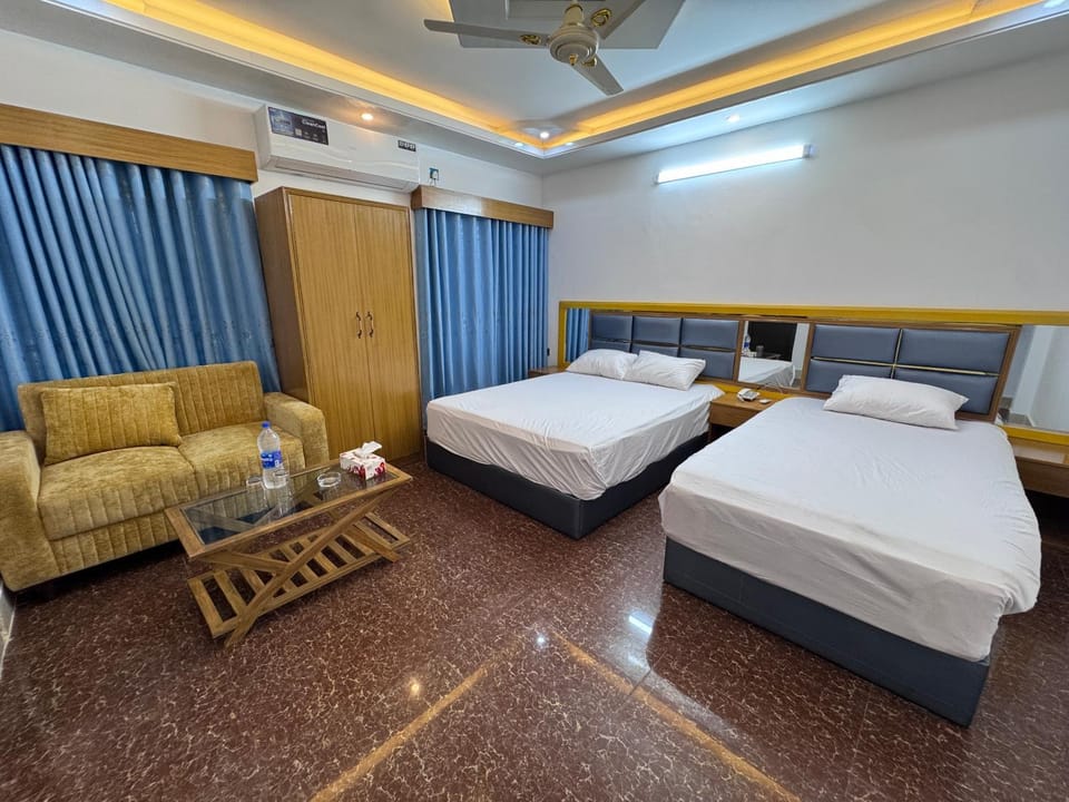 Bed, Living room, Photo of the whole room, Seating area, Bedroom, air conditioner