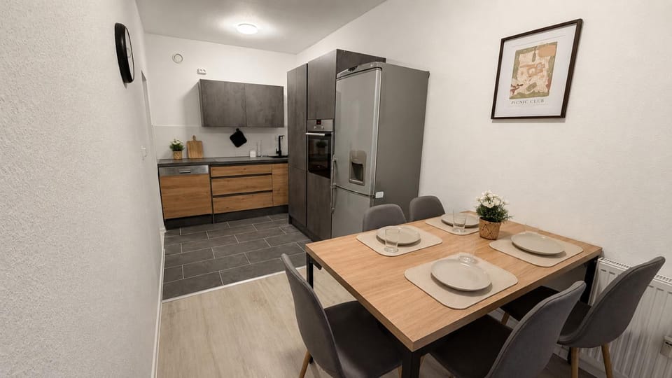 Kitchen or kitchenette, Dining area, oven, pet friendly, stove