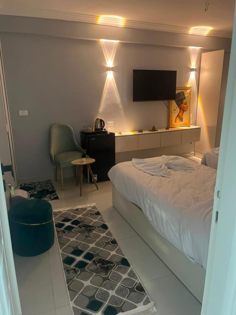 Bed, TV and multimedia, Living room, Photo of the whole room, Bedroom