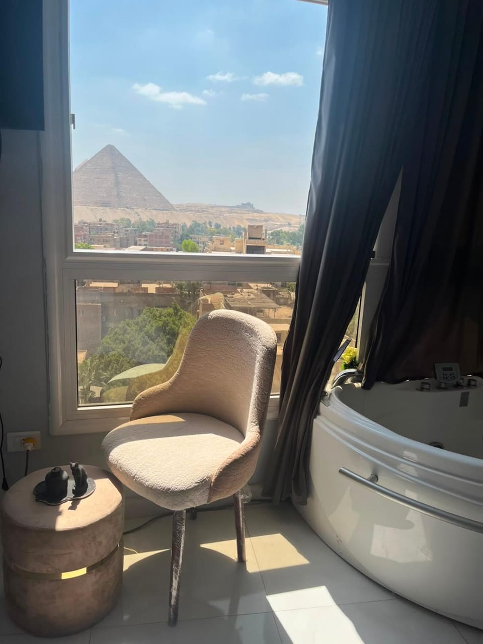 Natural landscape, View (from property/room), Balcony/Terrace, Living room, Seating area, Mountain view