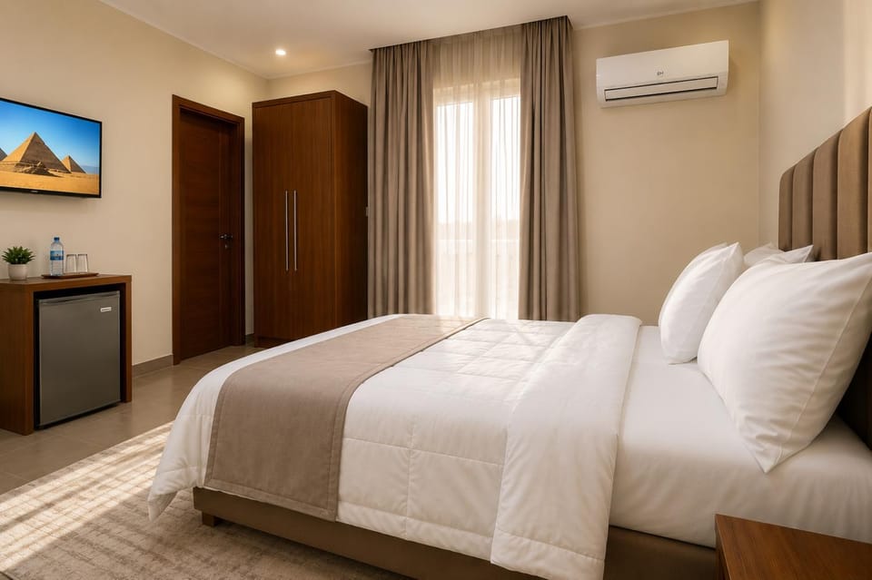 Bed, TV and multimedia, Photo of the whole room, Bedroom, wardrobe, air conditioner