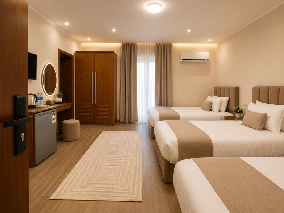Bed, TV and multimedia, Living room, Photo of the whole room, Seating area, Bedroom, wardrobe
