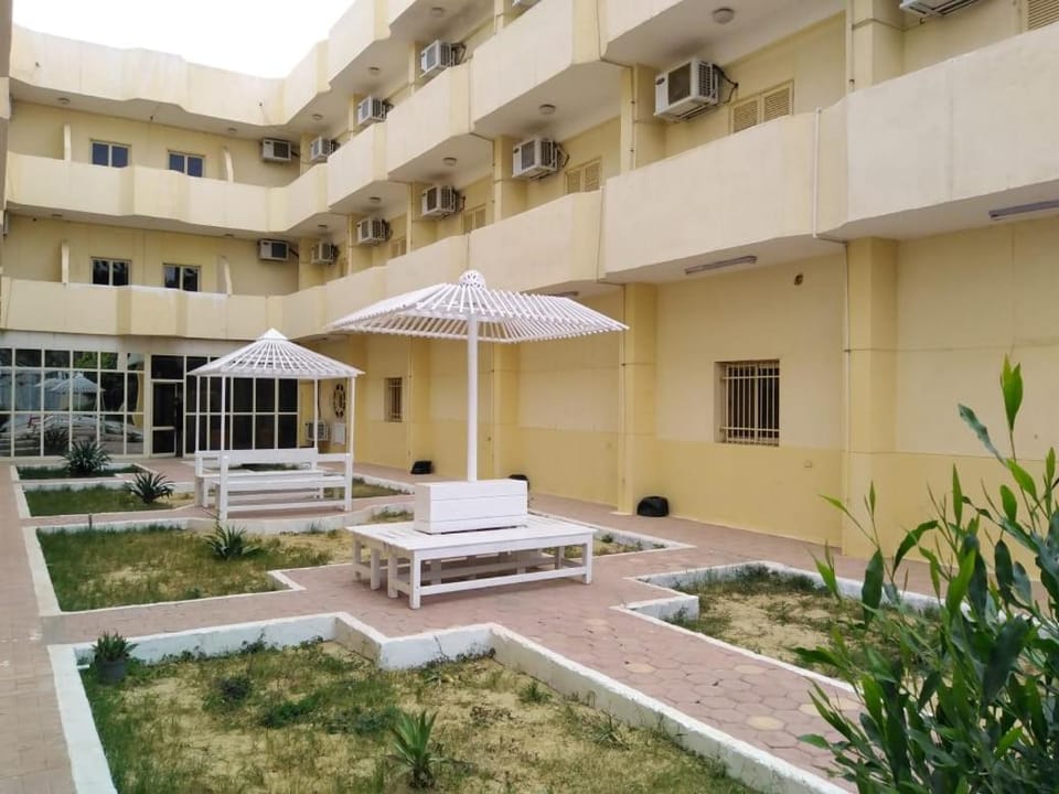 Property building, Patio, Garden, Balcony/Terrace, Garden view
