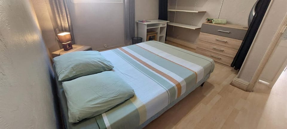 Bed, Photo of the whole room, Bedroom, storage, wardrobe