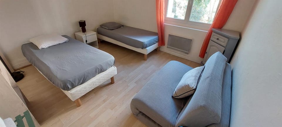 Bed, Photo of the whole room, Bedroom, storage, wardrobe, air conditioner