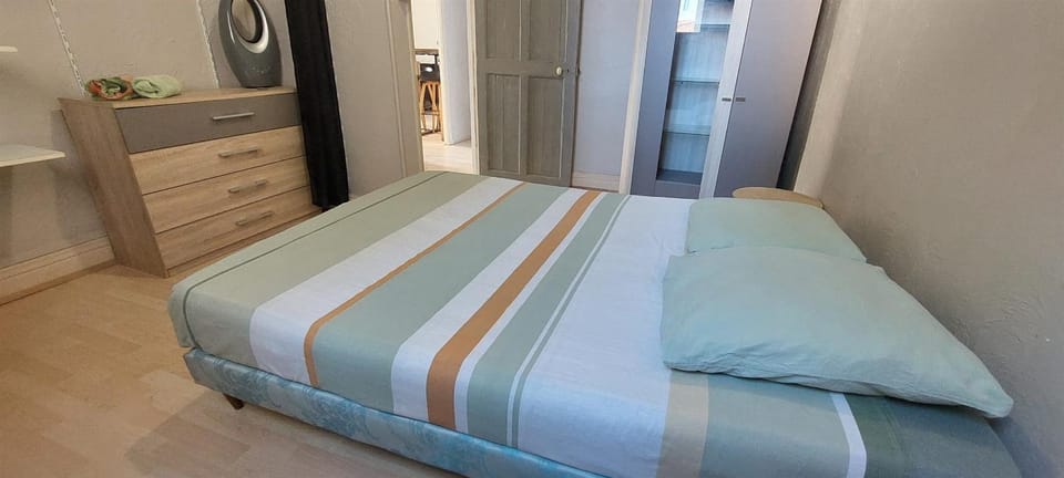 Bed, Photo of the whole room, Bedroom, storage, wardrobe