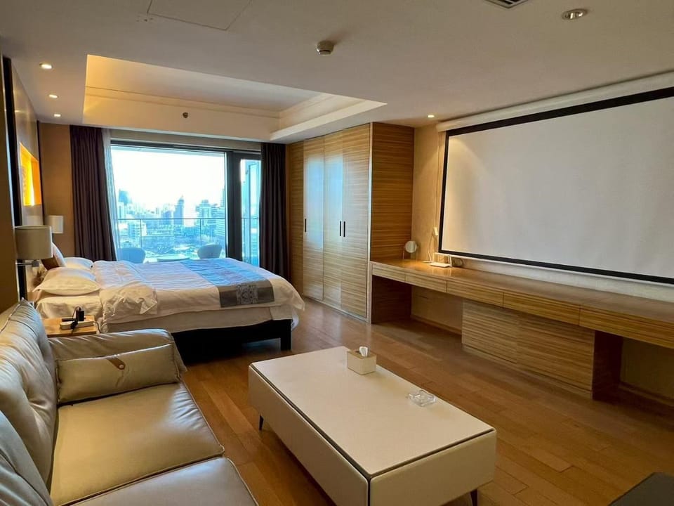 Bed, TV and multimedia, Photo of the whole room