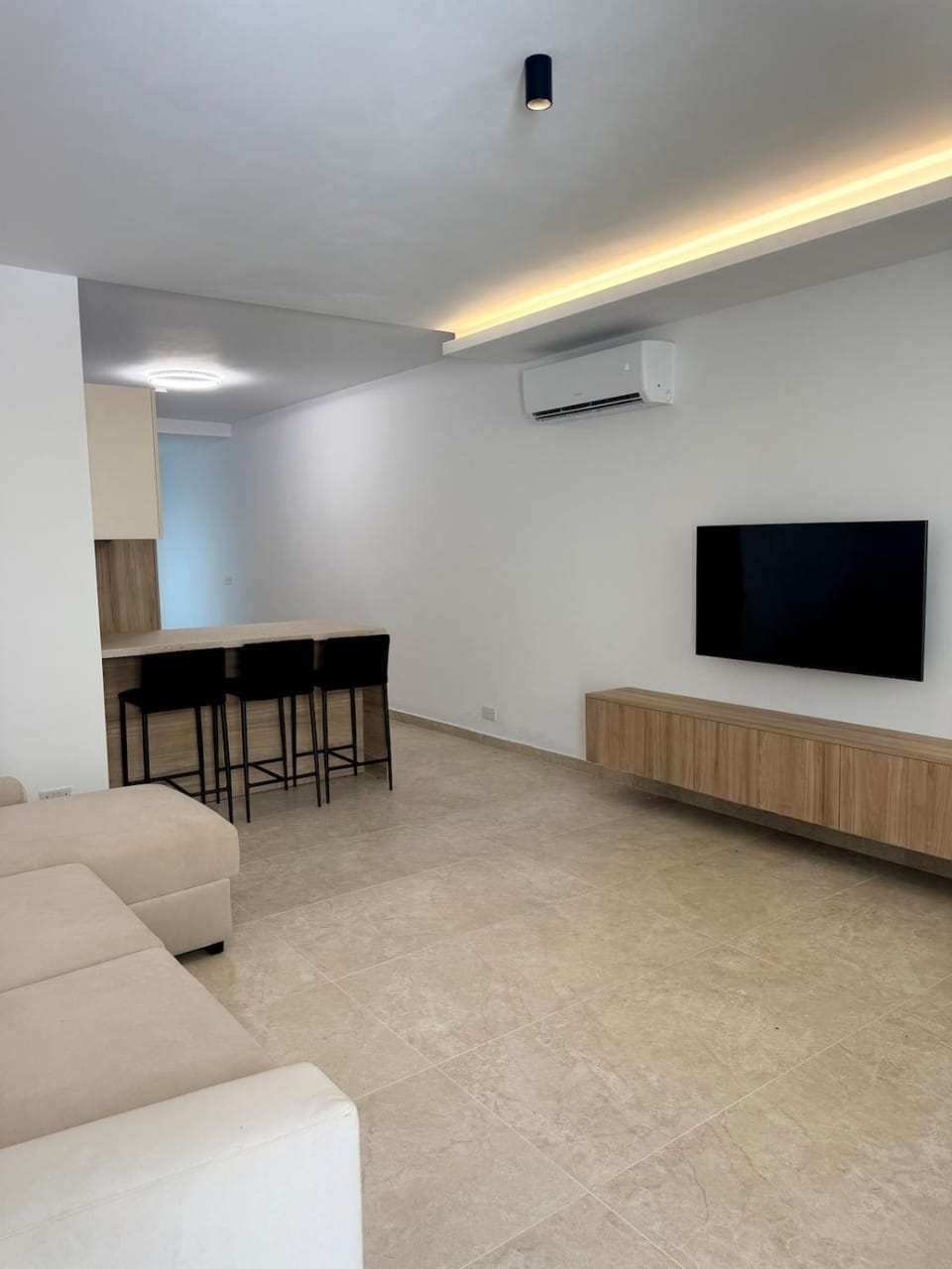 Communal lounge/ TV room, TV and multimedia, Living room, Evening entertainment, air conditioner