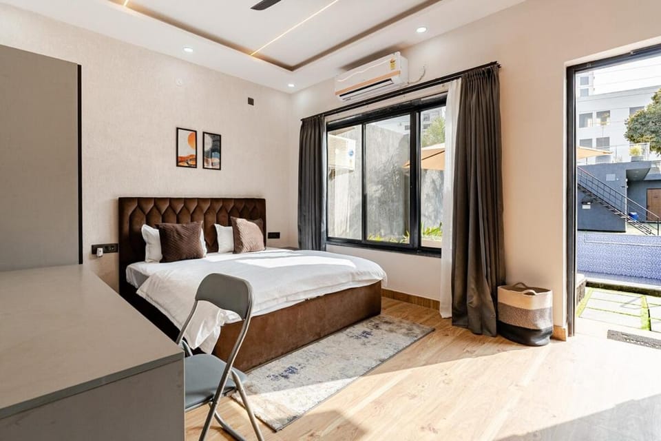 Photo of the whole room, Bedroom