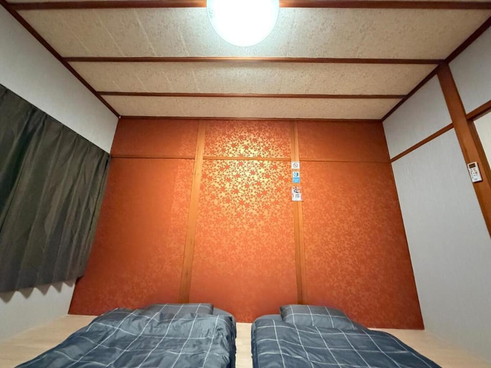 11 min Walk to Station Between Osaka and Kyoto 45 sqm Private House Manga 6 Guests Koyokaku House in Osaka Prefecture