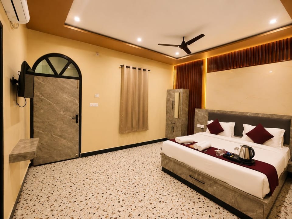 Bed, TV and multimedia, Photo of the whole room, Bedroom, wardrobe, air conditioner