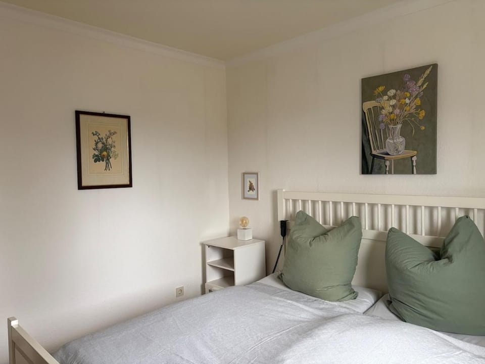 Bed, Photo of the whole room, Decorative detail, Bedroom
