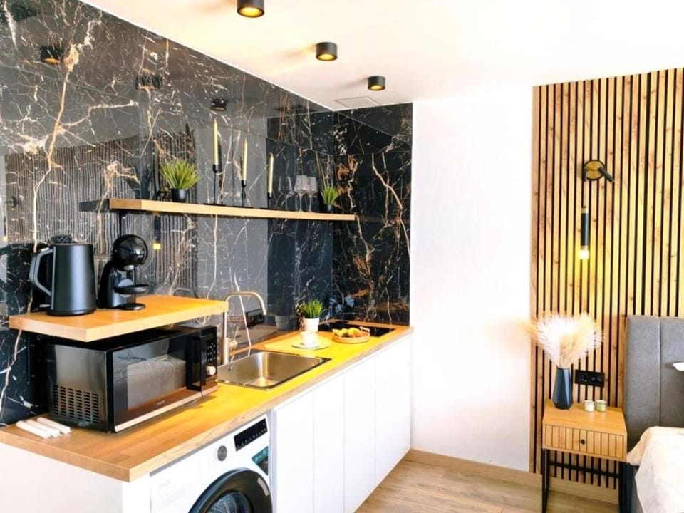 Coffee/tea facilities, Kitchen or kitchenette, microwave, stove, washing machine